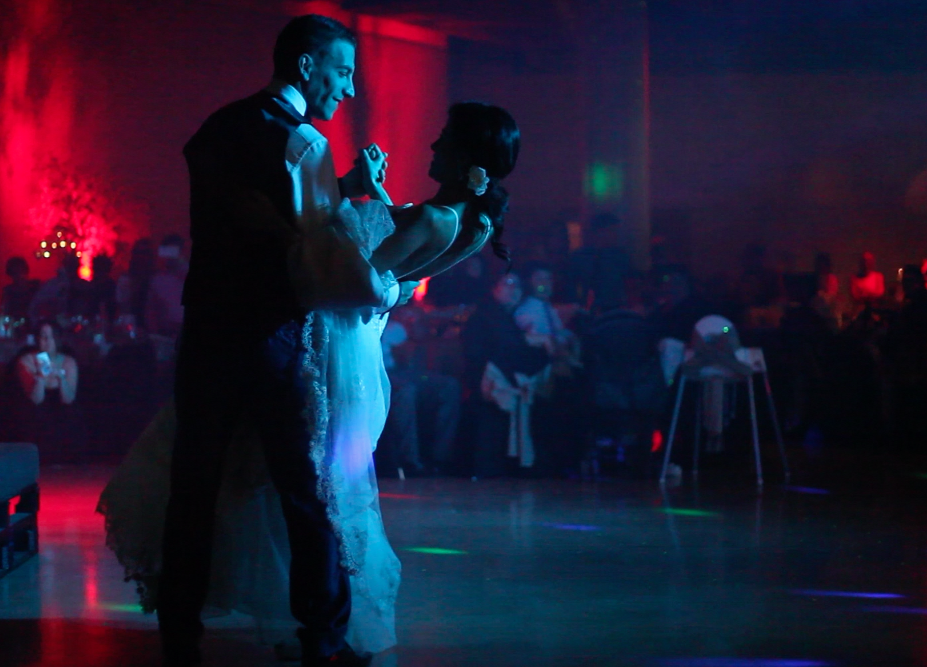 novios bailando boda