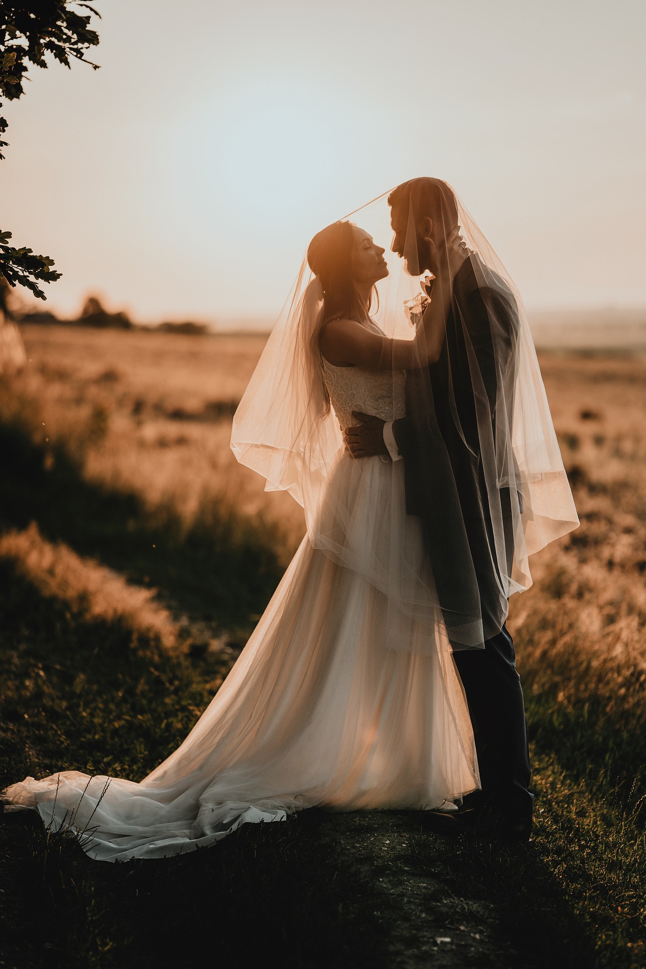 ¿Qué significa llevar vestido rojo en una boda?