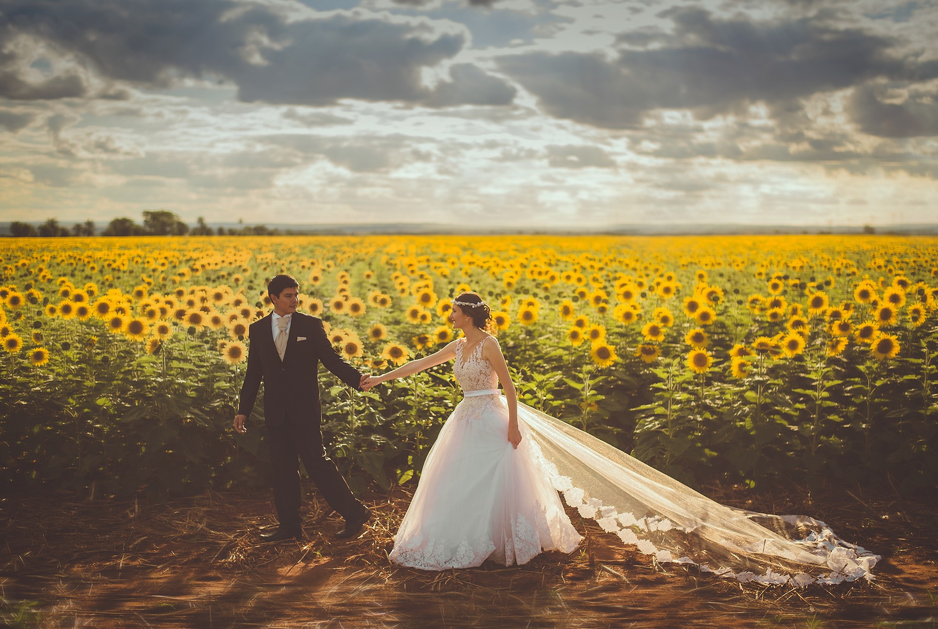 ¿Cómo decir que no puedo asistir a una boda?