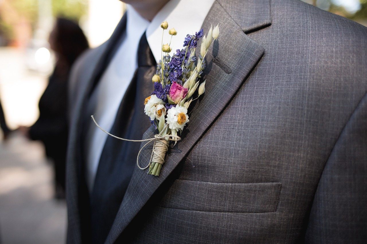 ¿Cómo se debe vestir un padrino de boda?
