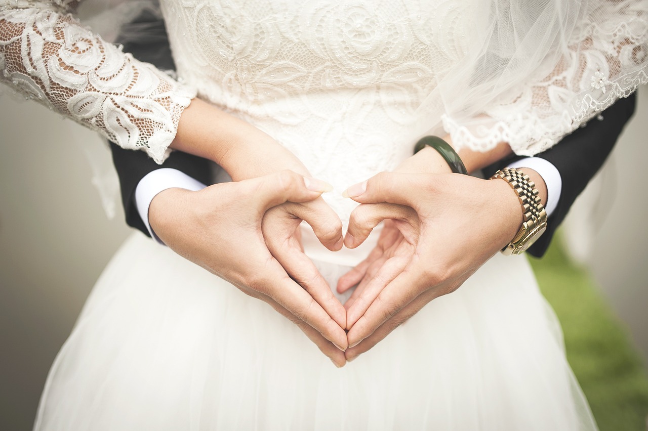 ¿Cómo se llevan los anillos en una boda?