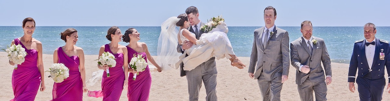 ¿Cómo se puede ir a una boda en la playa?