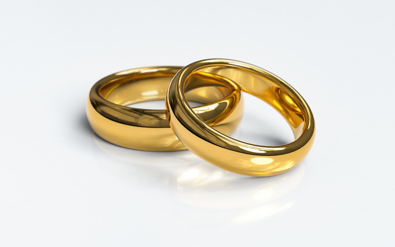 ¿Cómo tienen que ser los anillos de boda?