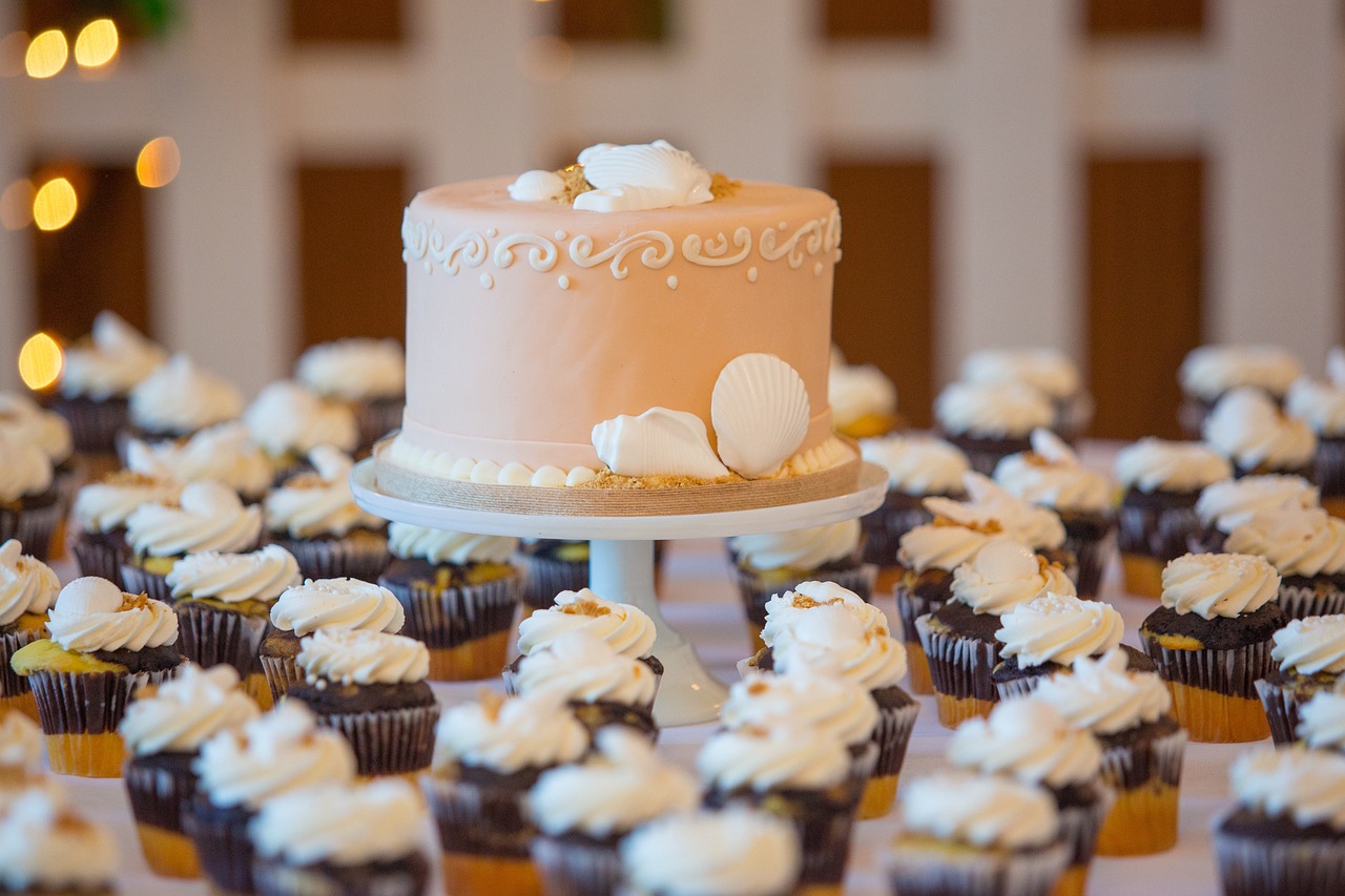¿Cuánto cuesta un pastel de boda sencillo?