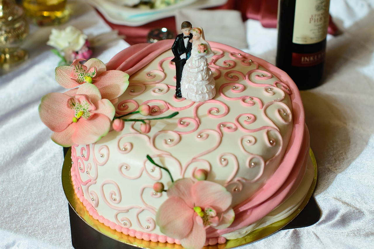 ¿Cuánto cuesta un pastel de bodas?