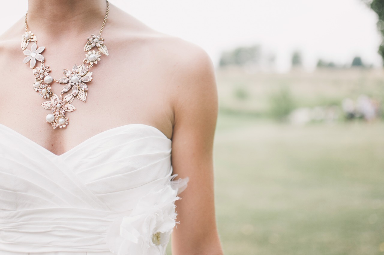 Cuánto vale un vestido de novia sencillo? | Bailedenovios