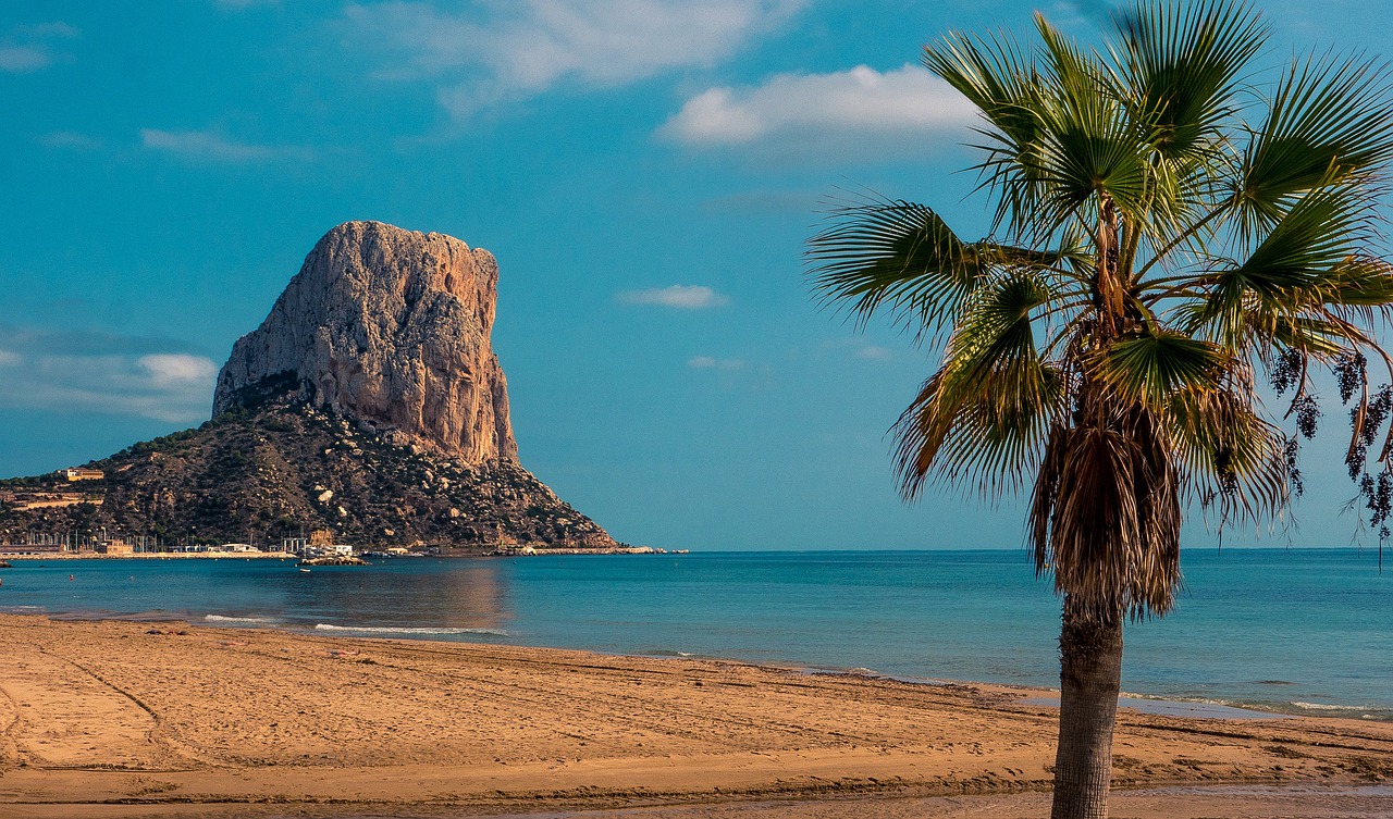 ¿Cuántos kilómetros tiene la playa de Calpe?