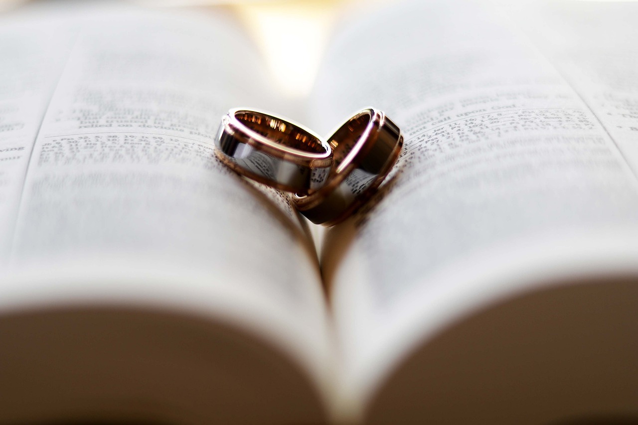 ¿Qué anillo se usa para pedir matrimonio a un hombre?