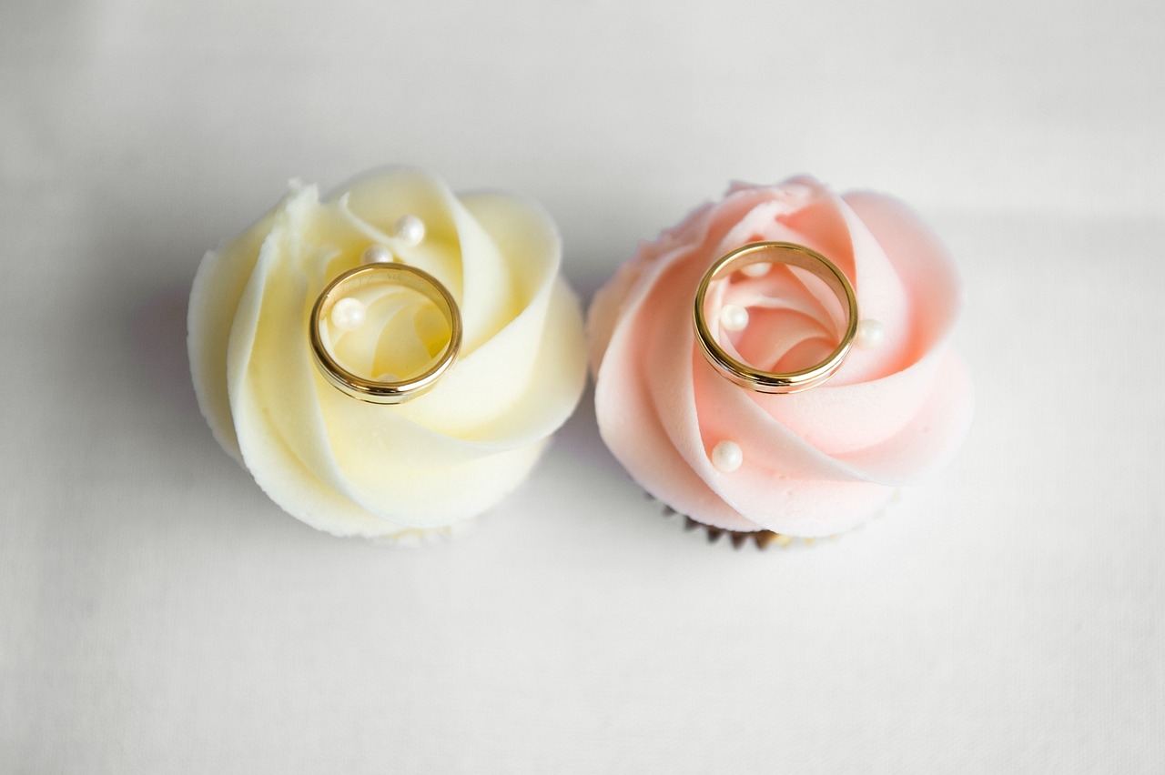 ¿Que se le pone a los anillos de matrimonio?