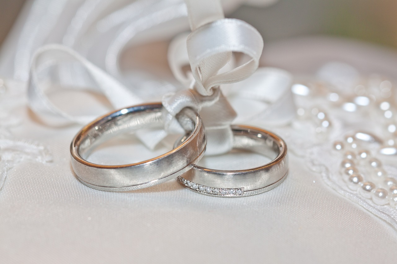 ¿Qué significa casarse con anillos de oro?