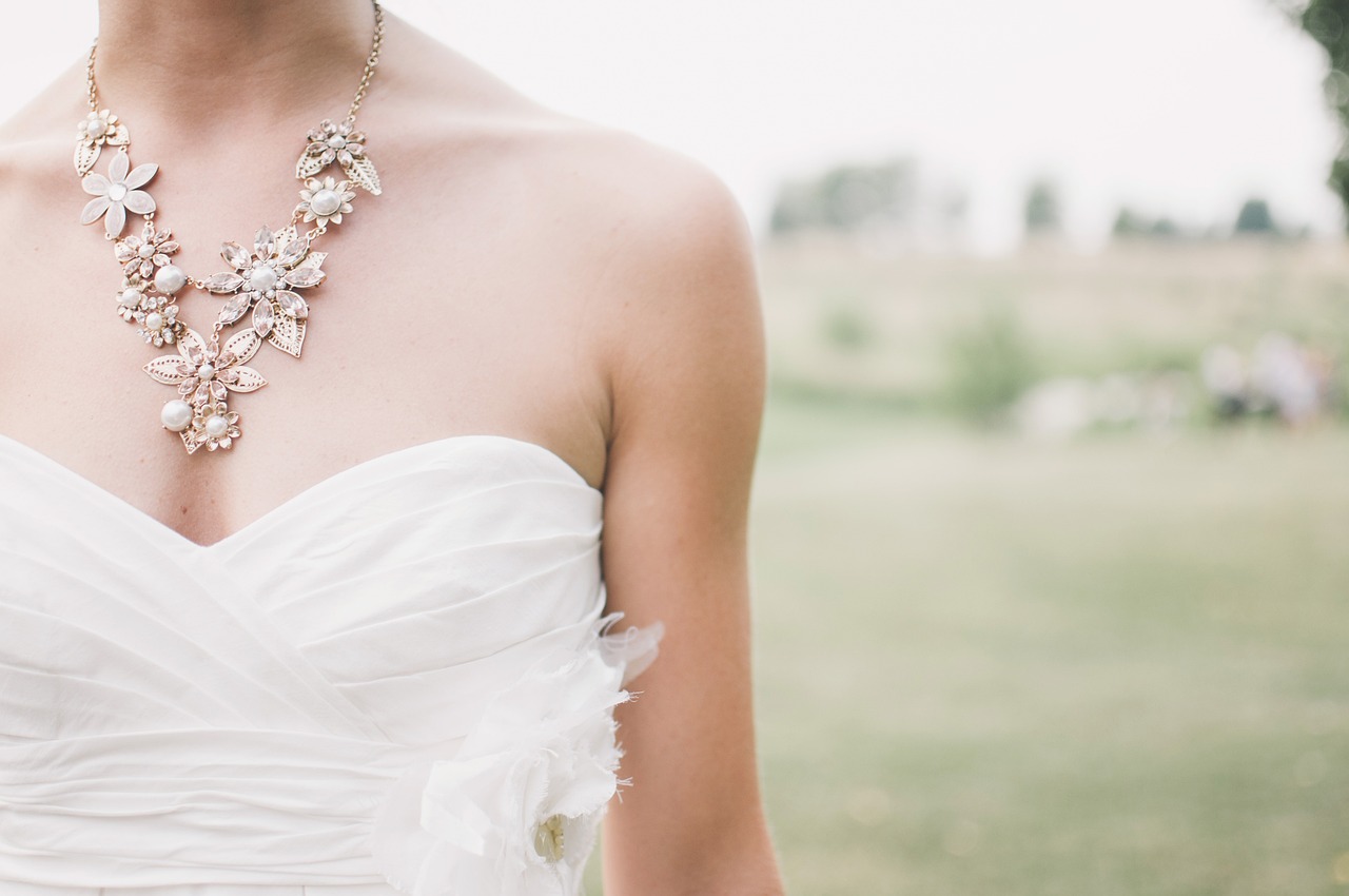 ¿Quién diseñó el vestido de novia?