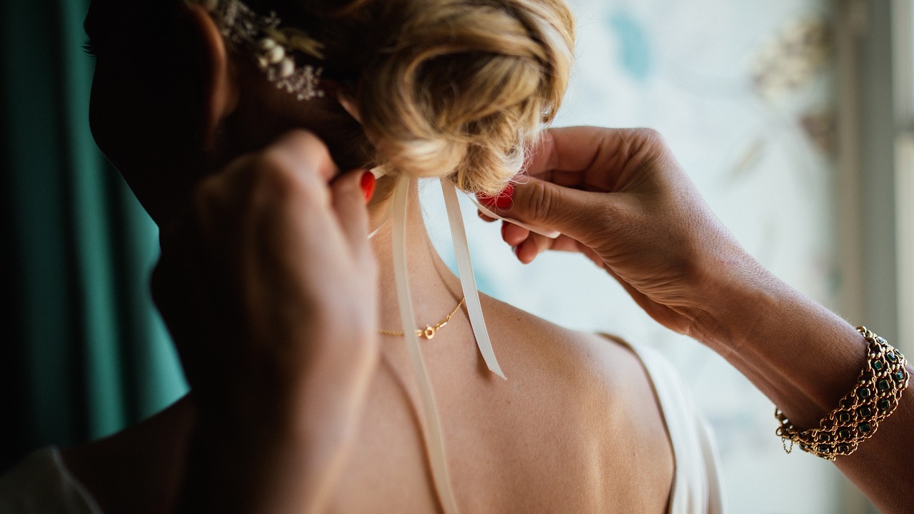 ¿Cómo se llama lo que se ponen las novias en el pelo?