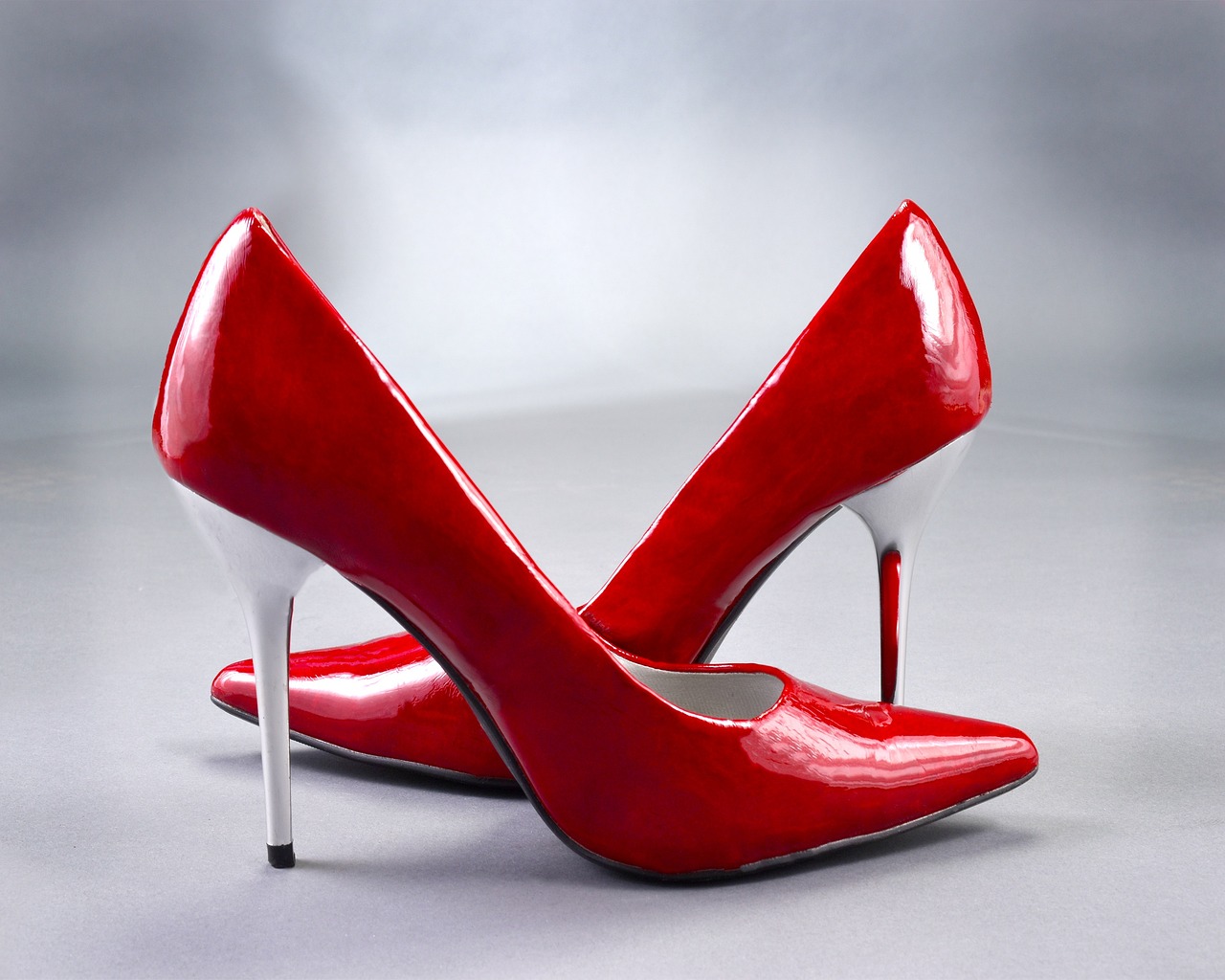 ¿Qué significa el uso de zapatos rojos?